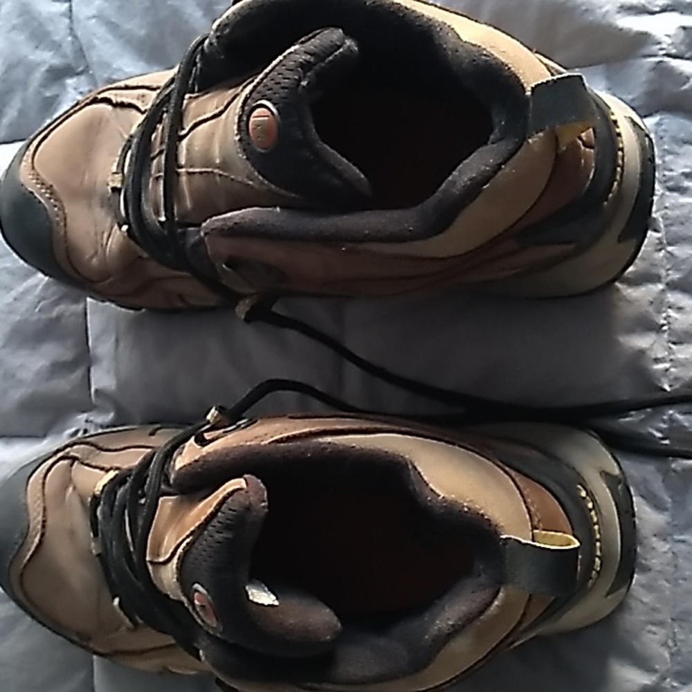 Mens hiking boots